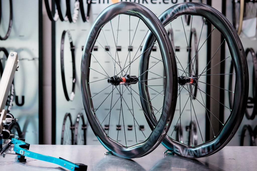 New Champion - Flagowy model szosowy